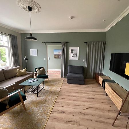 Luxus Lindenhof Apartments -Ferienwohnungen In Friesland An Der Nordsee Am Naturschutzgebiet Urwald Neuenburg  Экстерьер фото